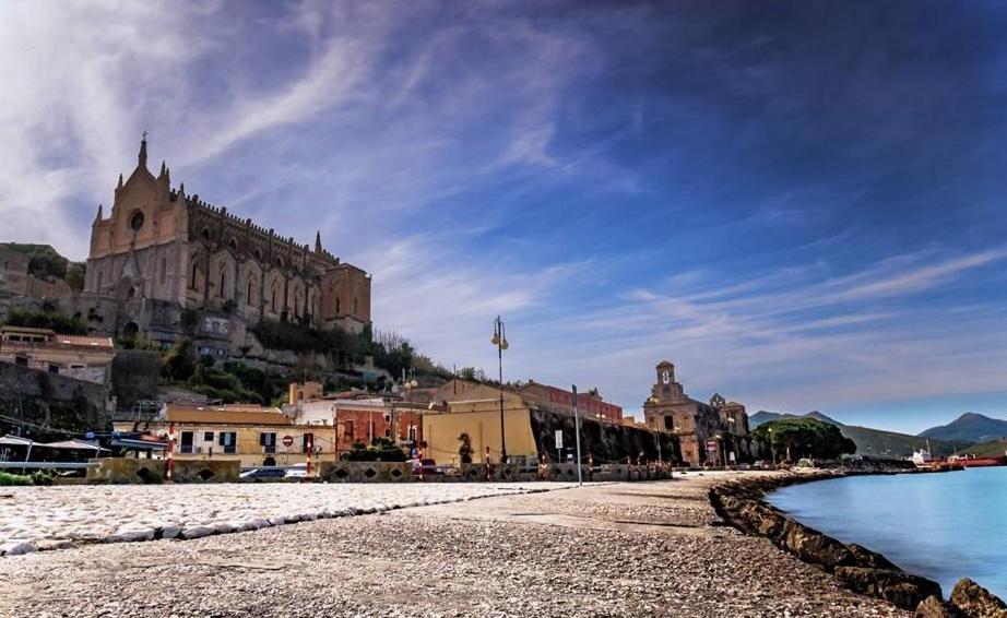 Oltre Il Mare Guest House Gaeta Exterior foto