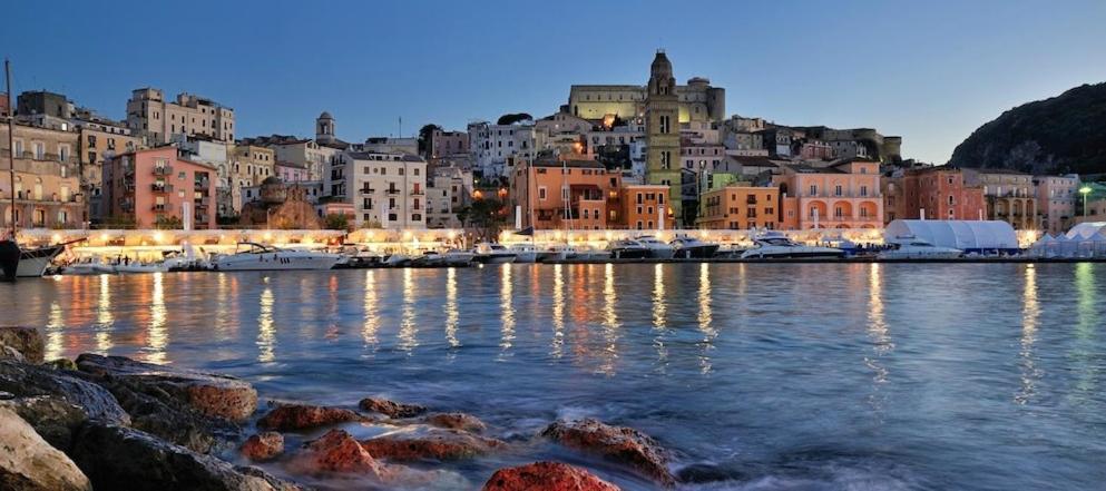 Oltre Il Mare Guest House Gaeta Exterior foto