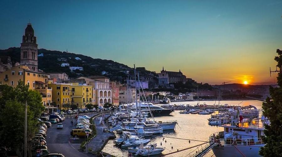 Oltre Il Mare Guest House Gaeta Exterior foto